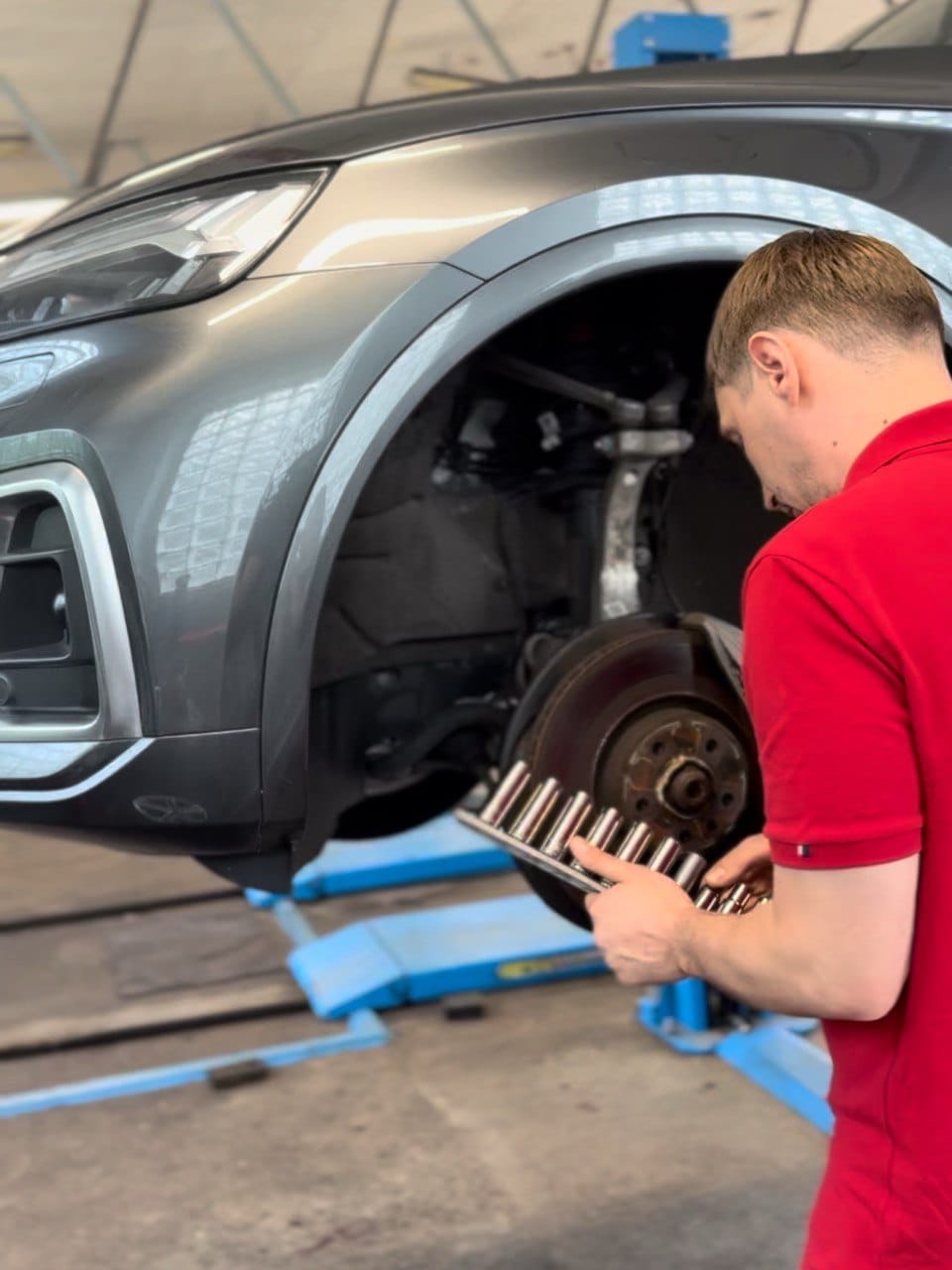 Wymiana przednich i tylnych tarcz oraz klocków hamulcowych Audi Q5